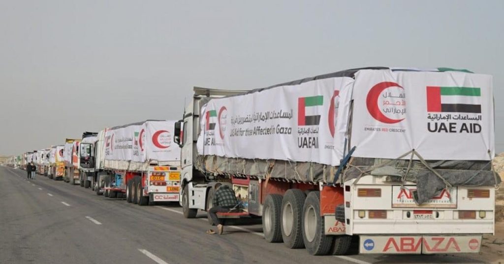 بالصور: الإمارات تعلن وصول أول قافلة مساعدات برا الى شمال غزة