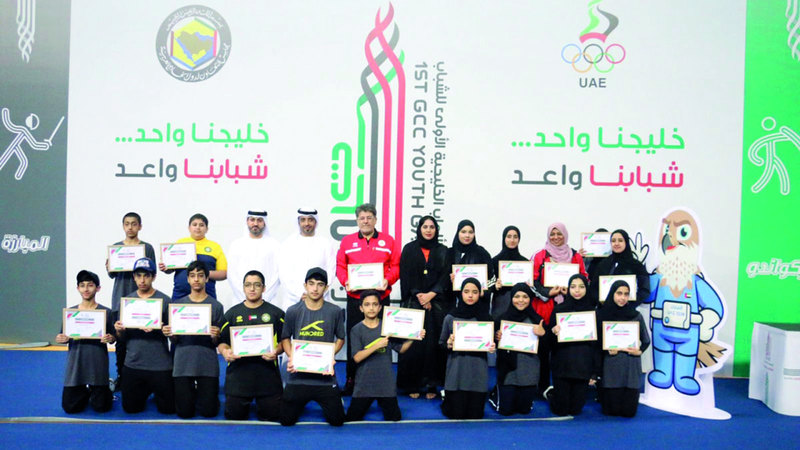 18 حكماً من «عيال المزروعي» يديرون الريشة الطائرة في «خليجية الشباب»