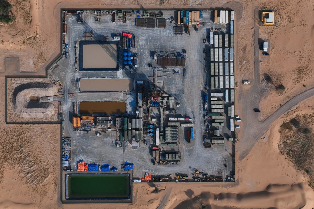 مجلس النفط بالشارقة يعلن اكتشاف حقل الغاز الجديد “هديبة”