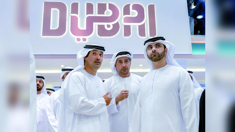 منصور بن محمد يزور معرض «سوق السفر العربي 2024»