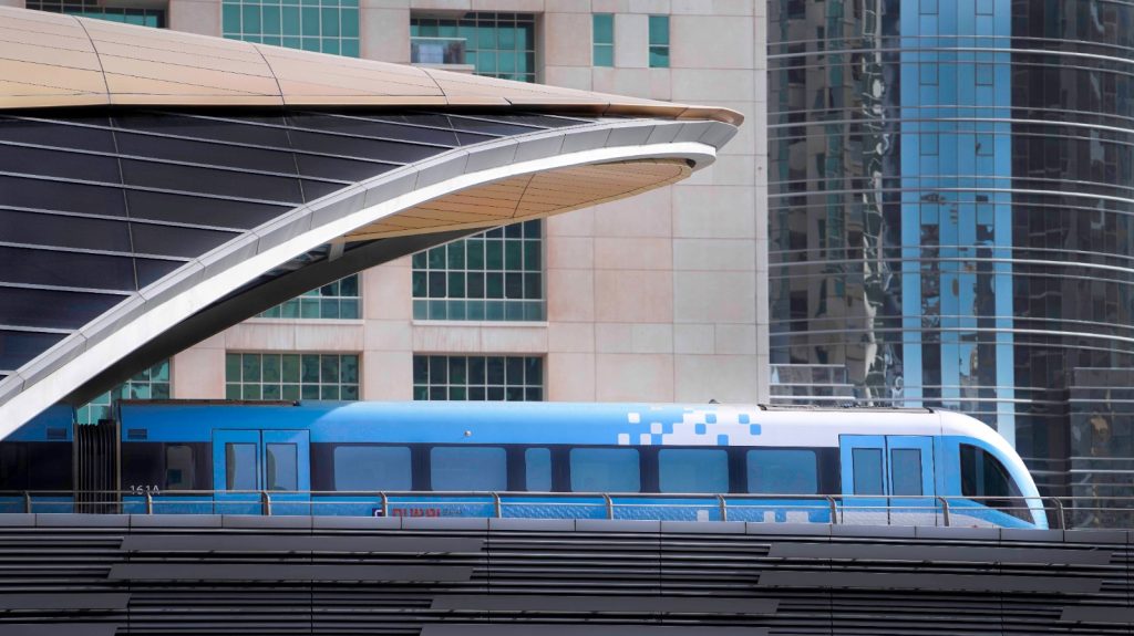 “طرق دبي”: عودة خدمة المترو في المحطات المتأثرة بمنخفض 28 مايو