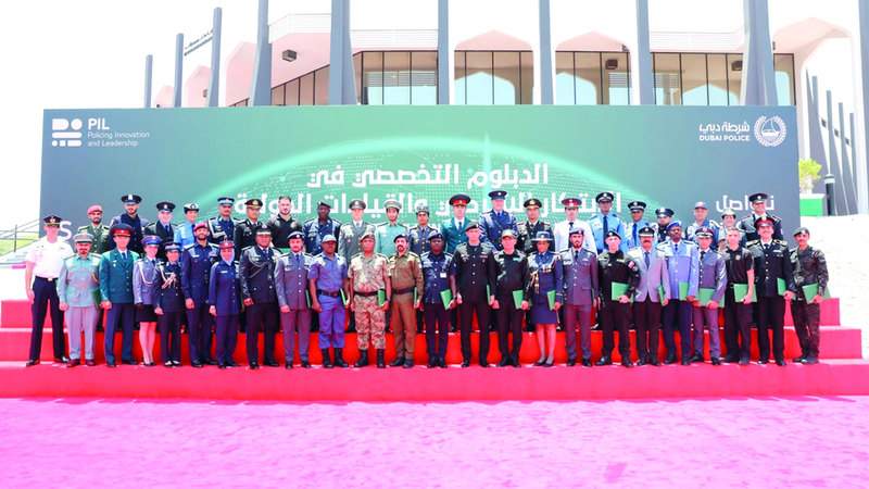 45 ضابطاً من 30 دولة يتخرجون في «دبلوم تخصصي» لشرطة دبي