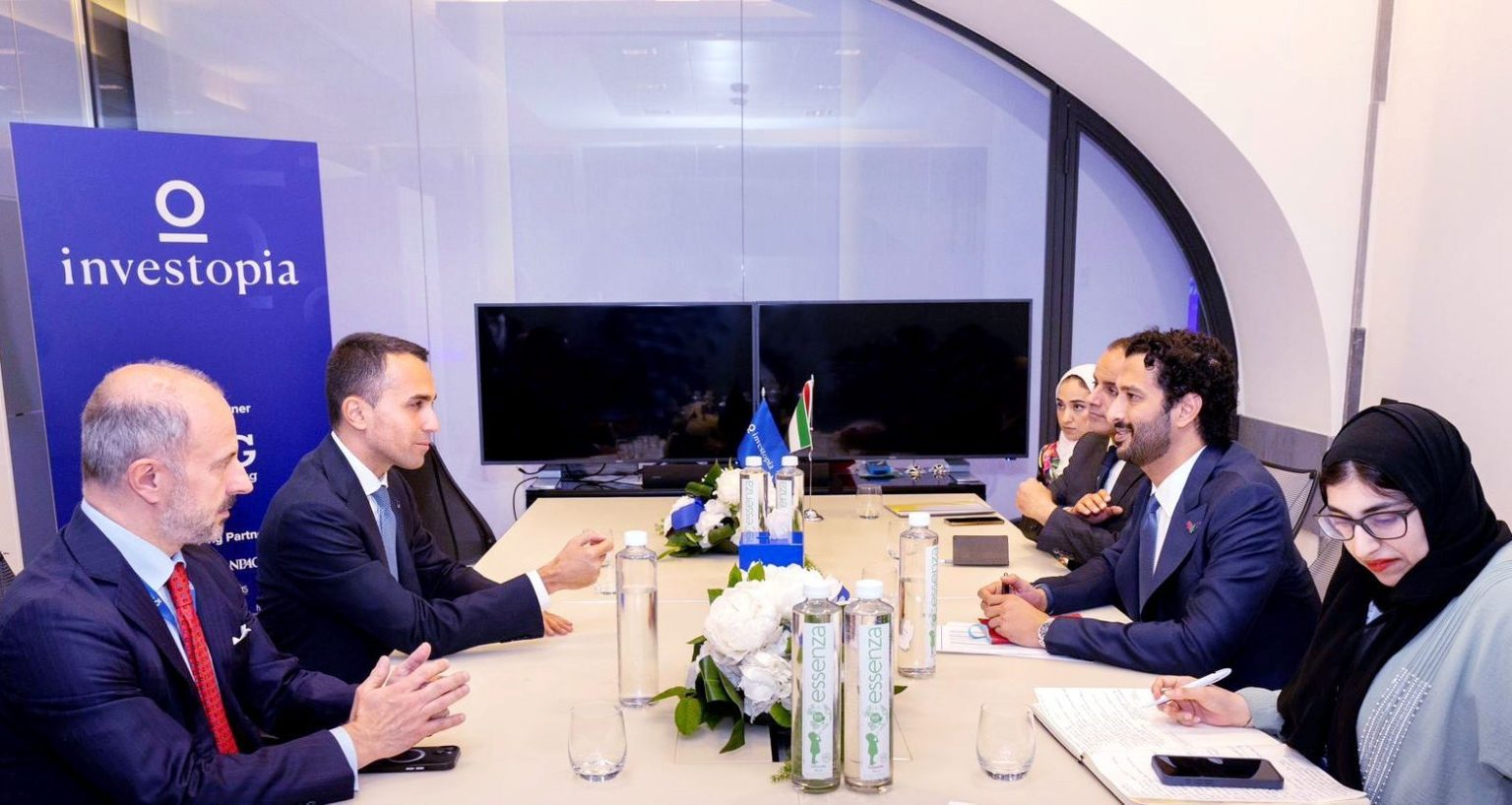 الإمارات والاتحاد الأوروبي يبحثان تعزيز التعاون الاقتصادي “