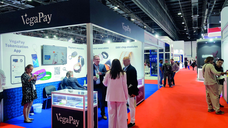 الذكاء الاصطناعي يدعم التوسع بالمدفوعات الرقمية ويطور خدمات التجارة الإلكترونية