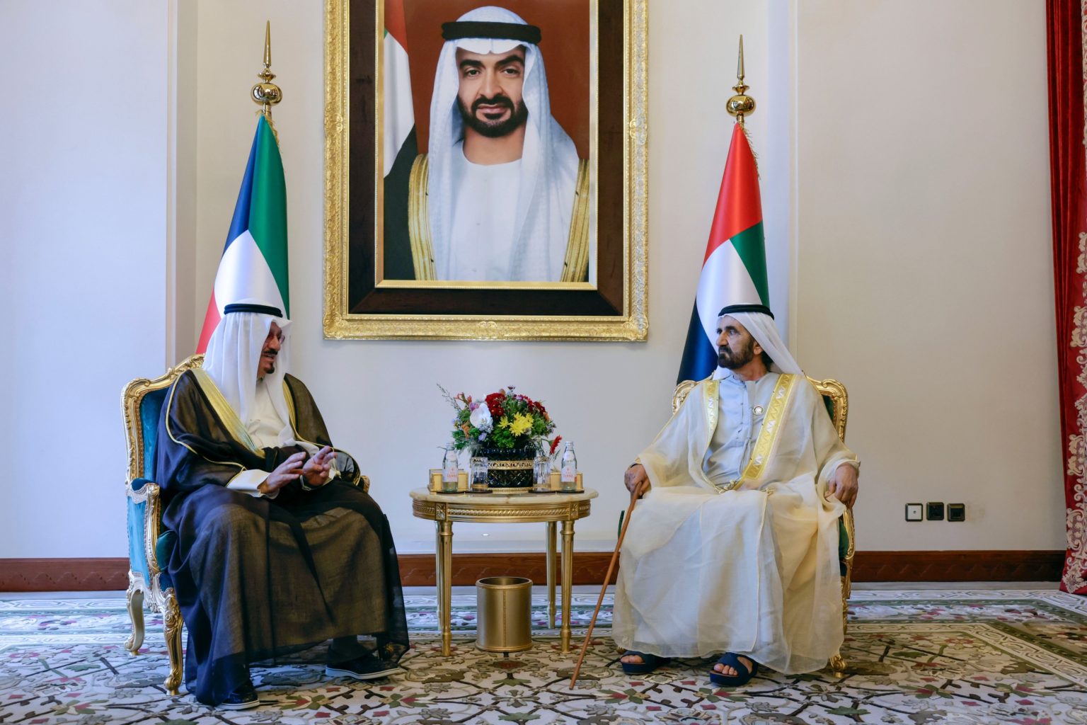 محمد بن راشد يبحث ورئيس مجلس الوزراء الكويتي سبل تعزيز الشراكة بين البلدين الشقيقين