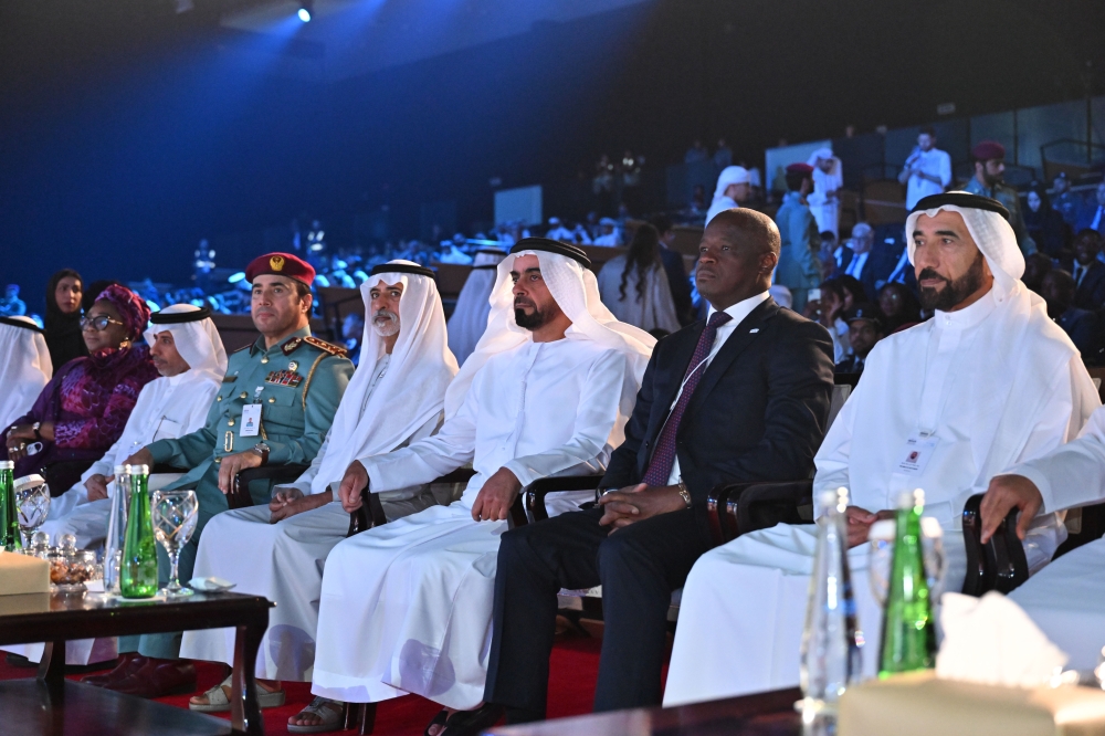 سيف بن زايد يفتتح “آيسنار أبوظبي 2024”