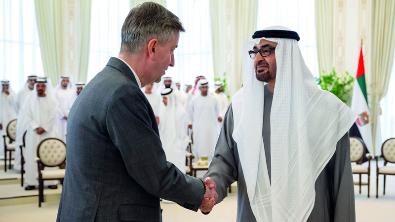 رئيس الدولة يستقبل المشاركين في «آيسنار أبوظبي 2024»