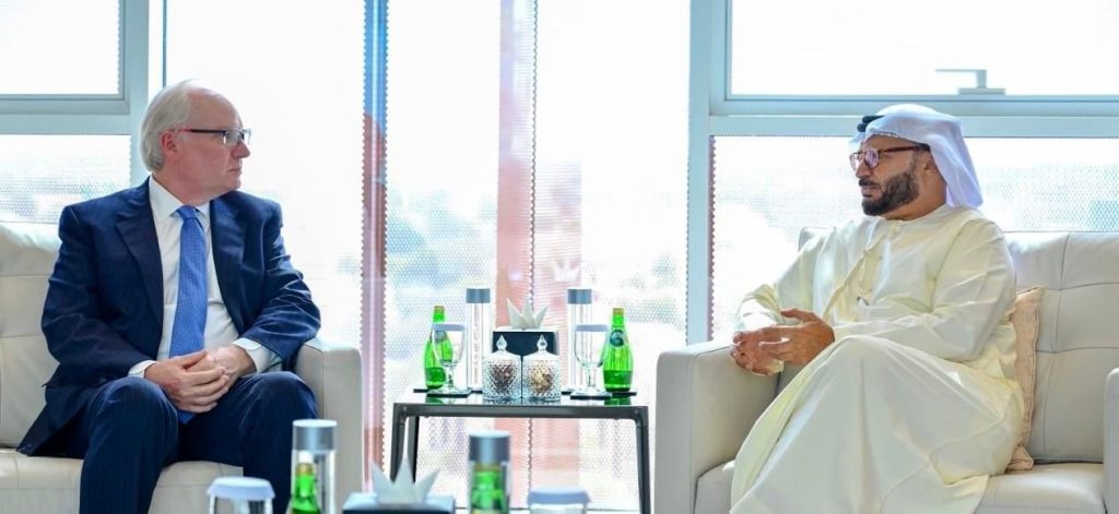 قرقاش يلتقي المبعوث الأمريكي الخاص لليمن