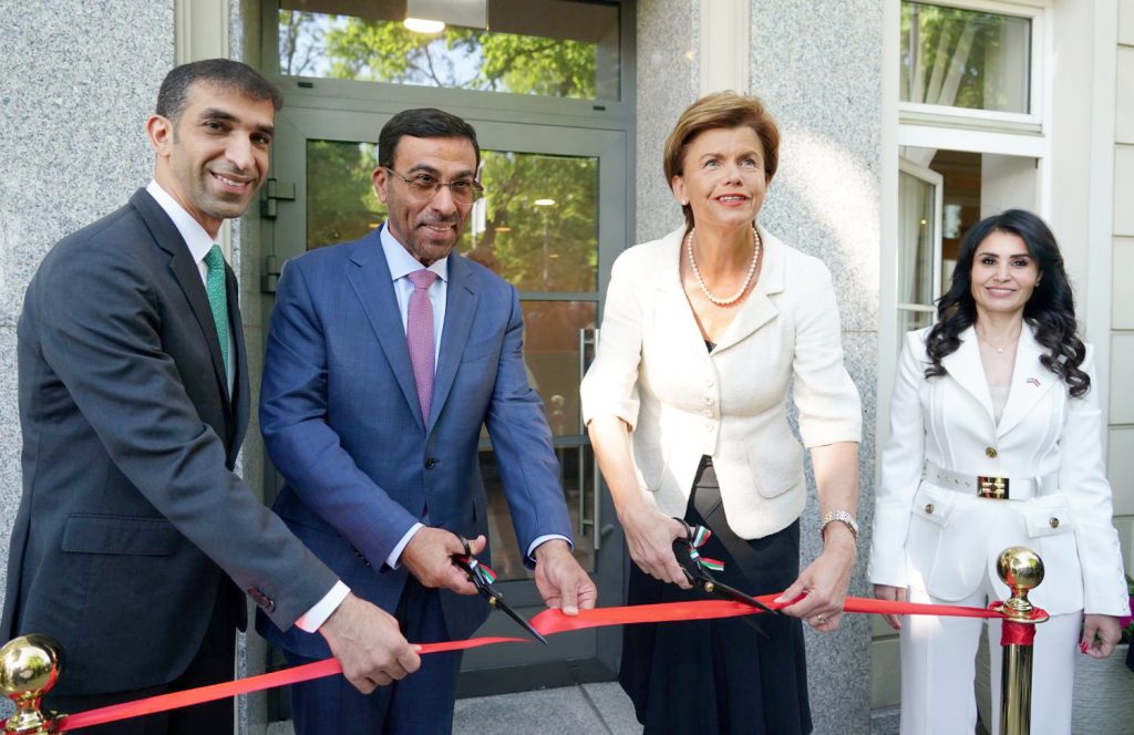 بمشاركة الصايغ والزيودي ووزيرة الخارجية اللاتفية.. الإمارات تفتتح المقر الجديد لسفارتها لدى لاتفيا