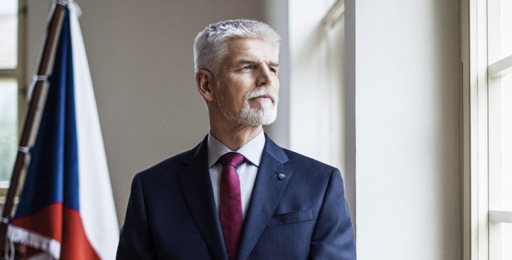 إصابة رئيس التشيك أثناء قيادته دراجة نارية ونقله للمستشفى العسكري في براغ