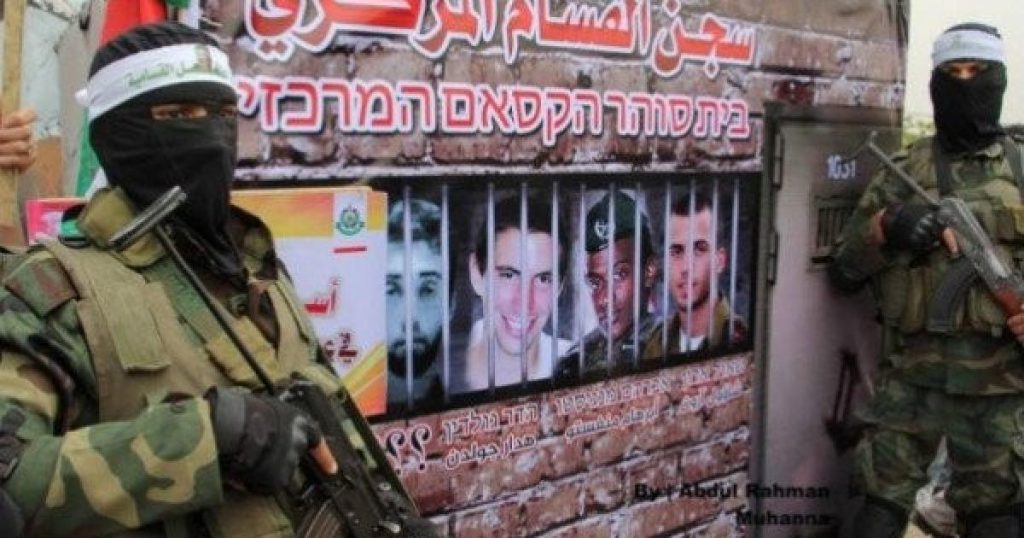 بالفيديو: كتائب القسام تبث شريطا جديدا بشأن الأسرى