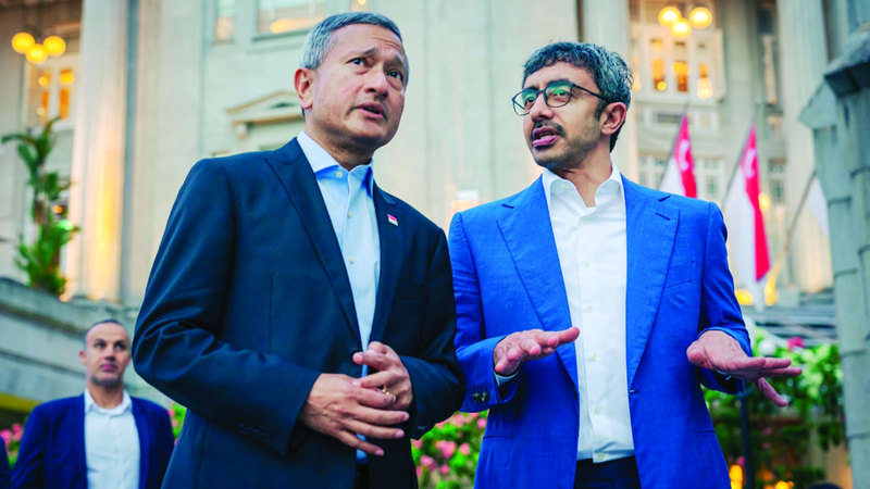 عبدالله بن زايد يؤكد ضرورة التعامل بجدية مع مقترحات بايدن بشأن إنهاء الحرب في غزة