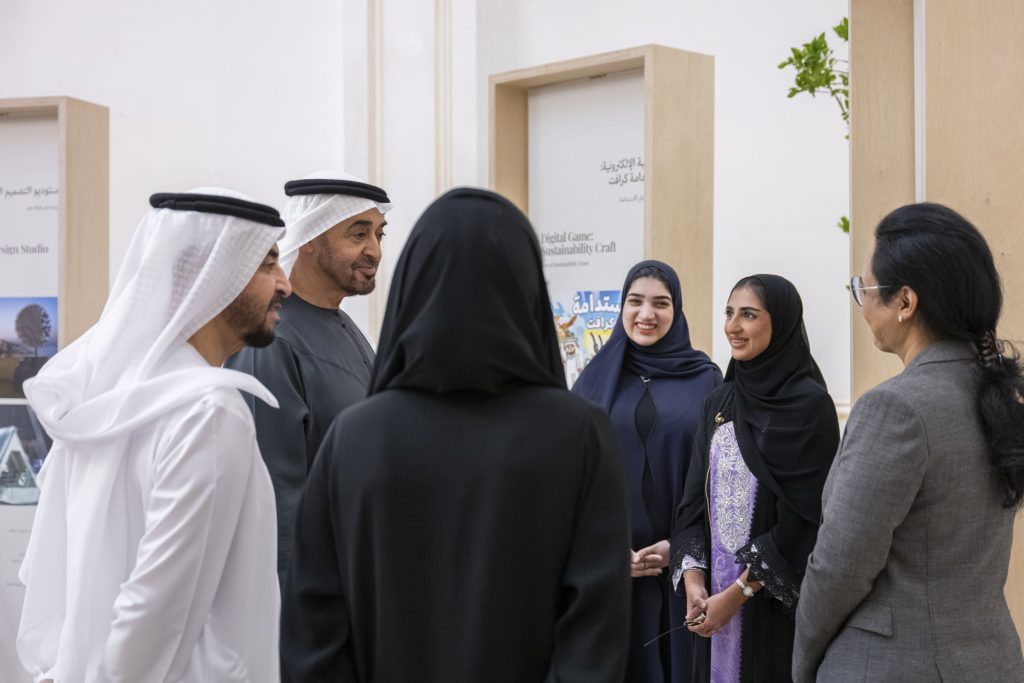 رئيس الدولة يطلع على عدد من مبادرات الاستدامة المبتكرة بمناسبة اليوم العالمي للبيئة