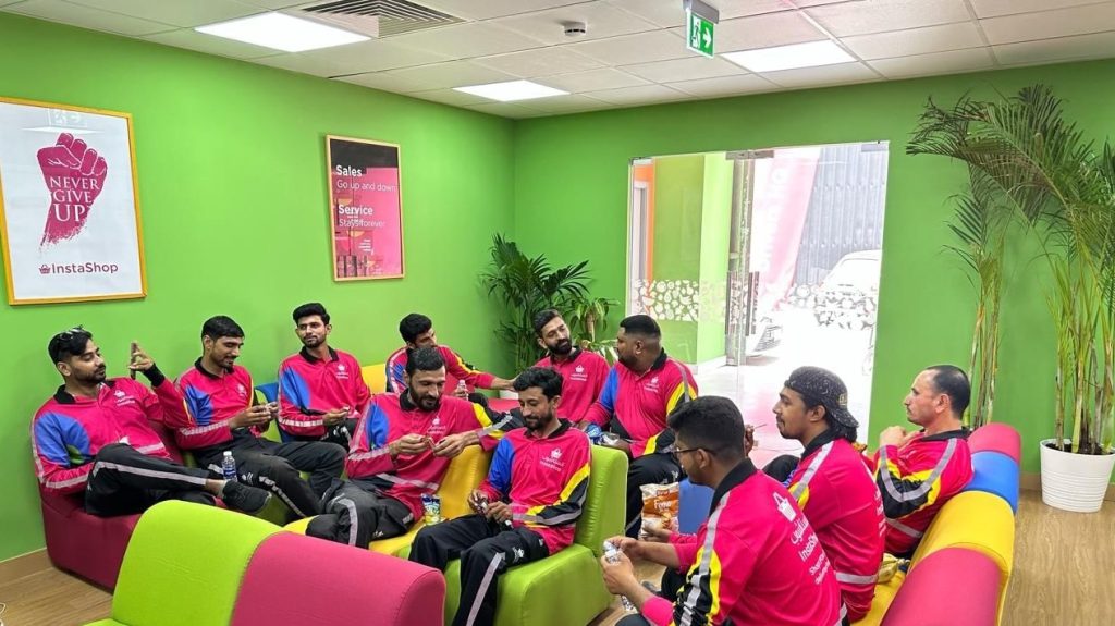 6000 استراحة لعمال خدمات التوصيل خلال فترة “حظر العمل وقت الظهيرة”