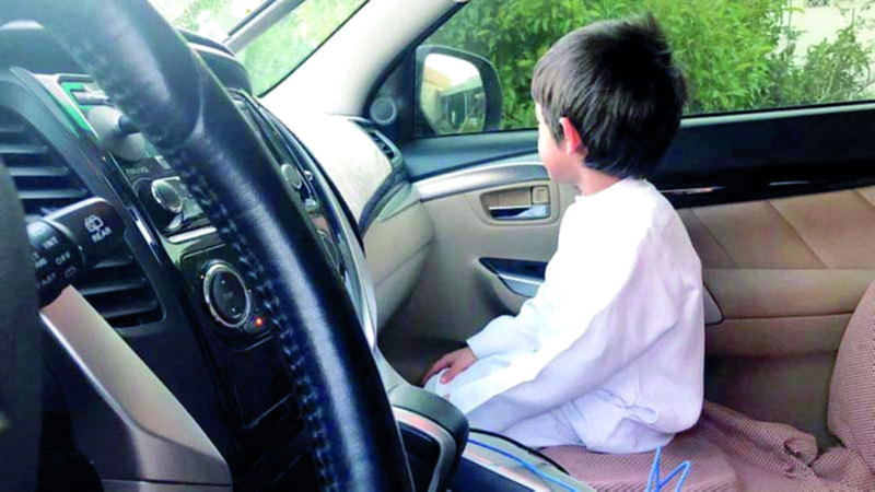 6 إجراءات لضمان سلامة الأطفال داخل السيارات