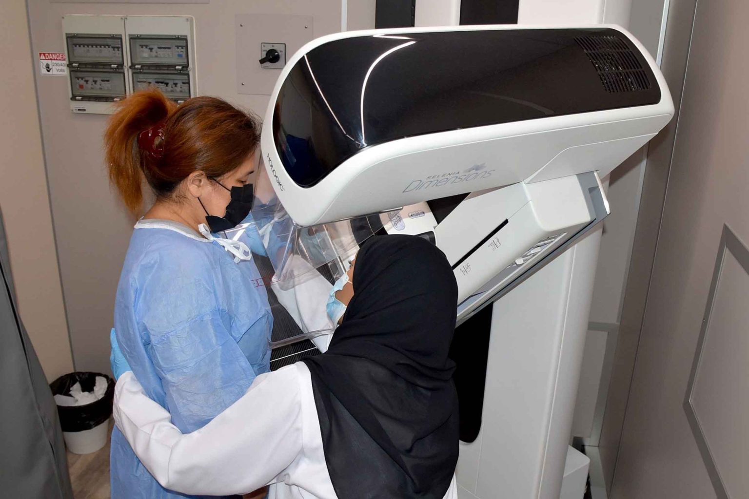 ناجون من مرض السرطان.. قصص ملهمة تنير درب المرضى في رحلة العلاج