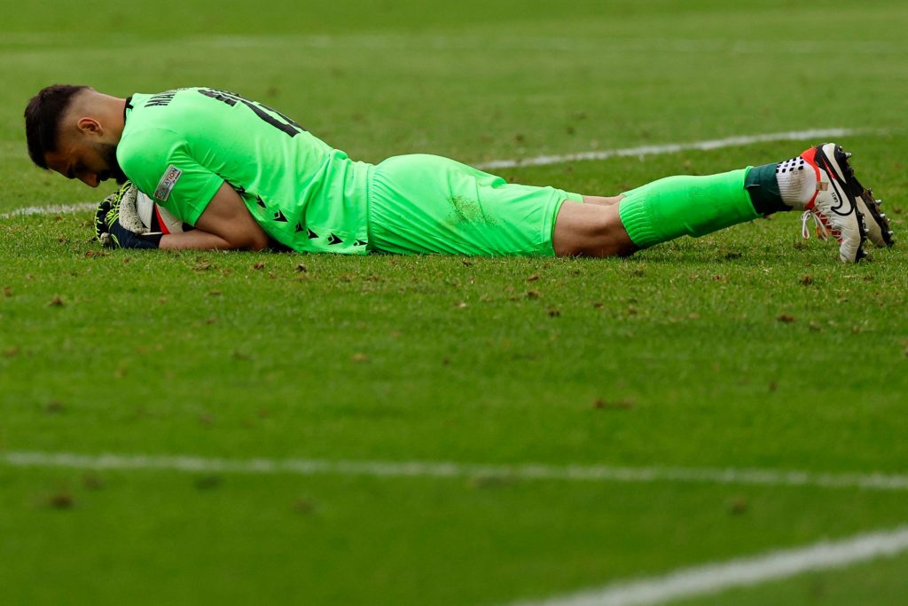 حارس جورجيا يتصدى لـ 11 تسديدة أمام التشيك في كأس أوروبا 2024