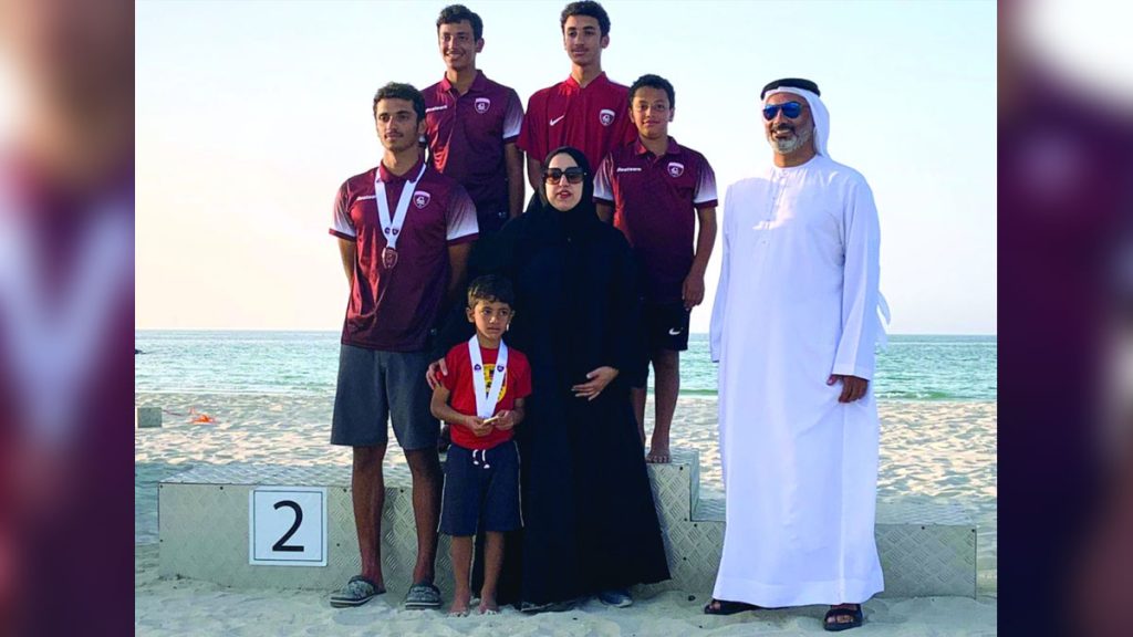 مواطن يستثمر في أبنائه الـ 4 للإبحار نحو الأولمبياد