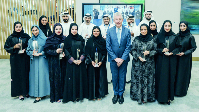 «مطارات دبي»: تخريج 15 مواطناً ومواطنة في «وجوه المستقبل»