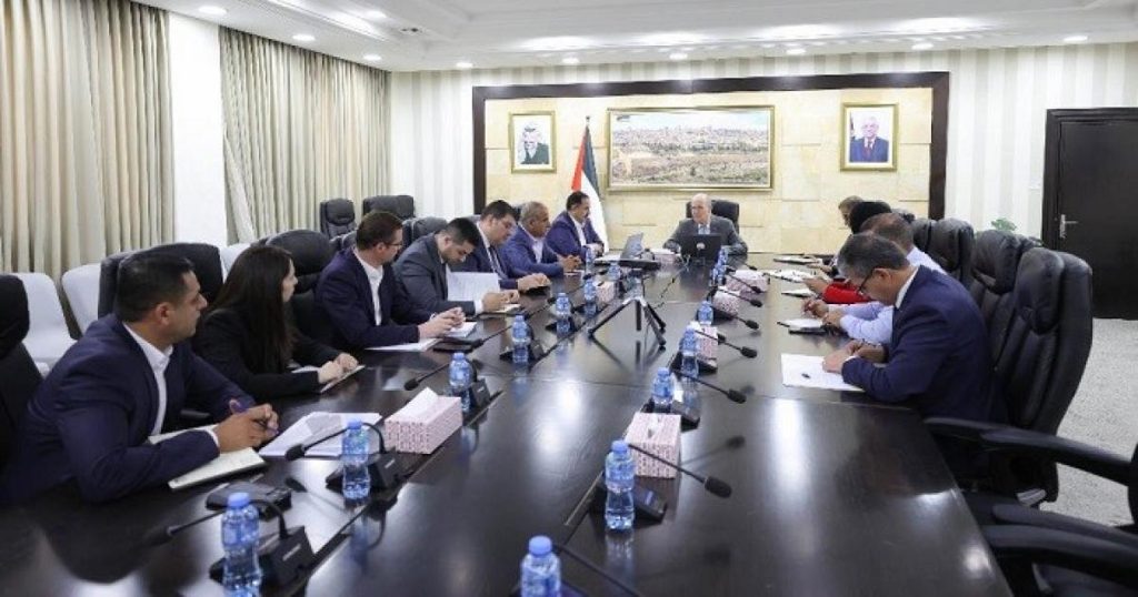 مصطفى يترأس اجتماعا لتعزيز وتطوير الاعتماد على الطاقة البديلة