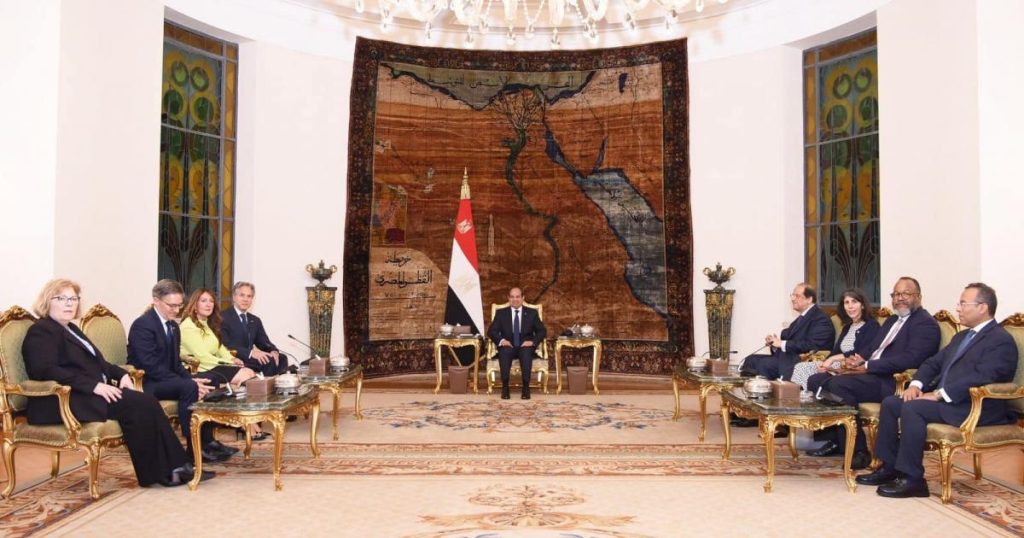السيسي وبلينكن يتفقان على تعزيز جهود التوصل لهدنة في غزة