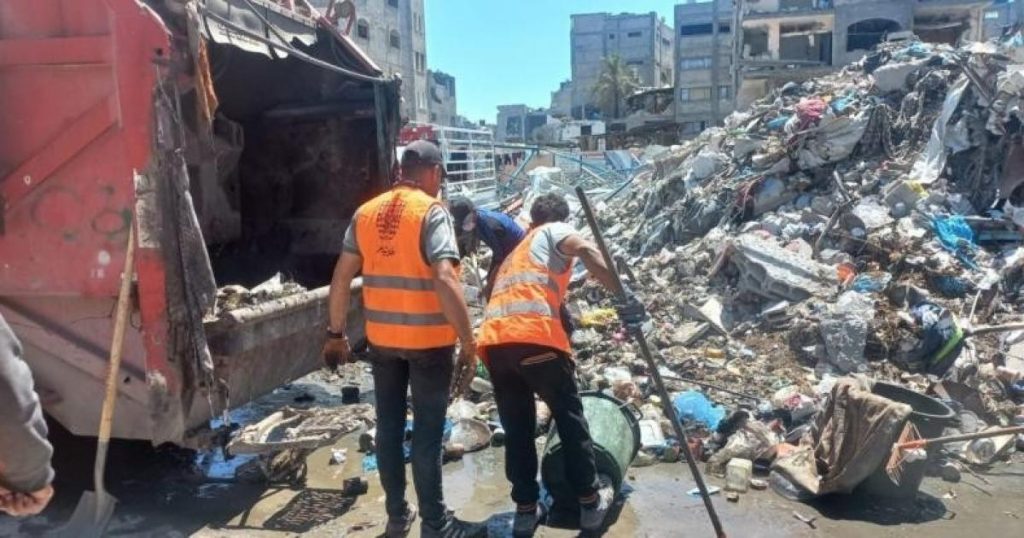 الدفاع المدني: 4 شهداء من موظفي بلدية غزة باستهداف إسرائيلي