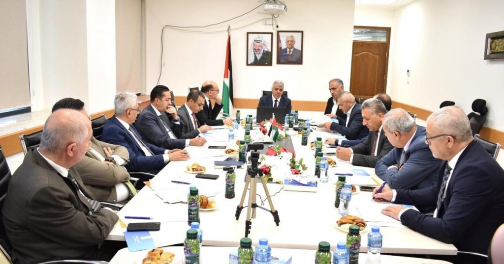 بحث جهود مواصلة إغاثة التعليم العالي في غزة
