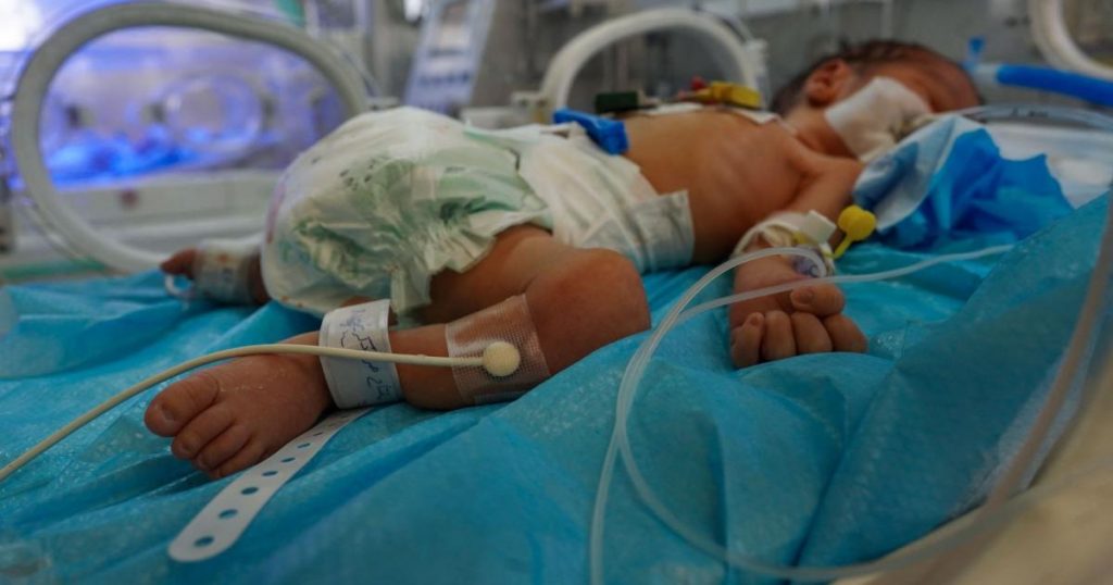 صندوق أممي : سوء التغذية في غزة خطر على حديثي الولادة