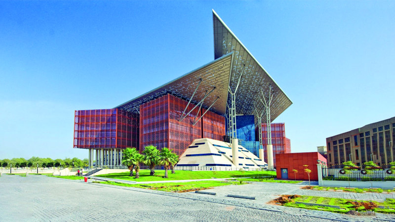 فتاة تجري مكالمات بـ 118 ألف درهم من شريحة هاتف مسروقة