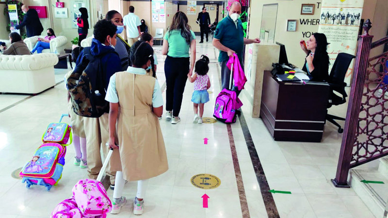 أولياء أمور يطالبون الإدارات المدرسية بمرونة في دفع «الرسوم المتغيرة»