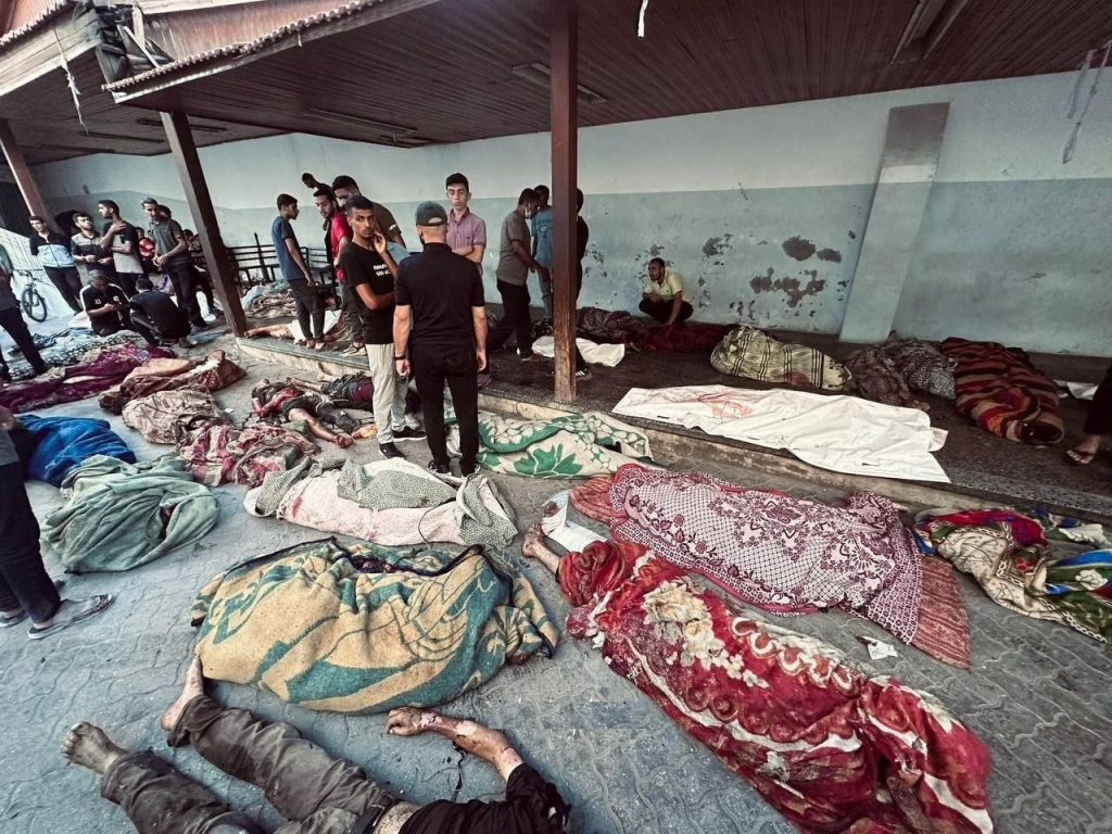 خلال صلاة الفجر.. 100 قتيل بغارات إسرائيلية استهدفت مدرسة وسط غزة