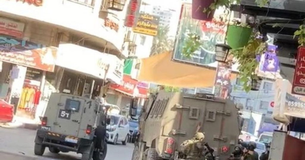 بالفيديو: الجيش الإسرائيلي يقتحم جنين ويُداهم محل صرافة