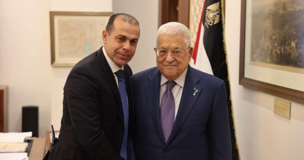 الرئيس عباس يُعين مديرا عاما جديدا للشرطة الفلسطينية