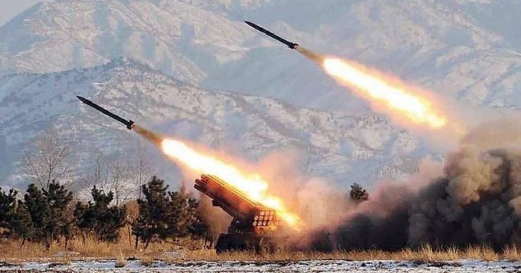 إصابة 4 إسرائيليين بسقوط صواريخ إيرانية على تل أبيب
