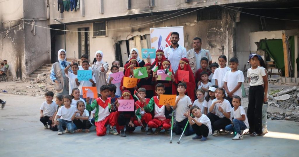 “أمريكيون من أجل الأيتام الفلسطينيين” تختتم مخيمها الصيفي الأول شمال غزة