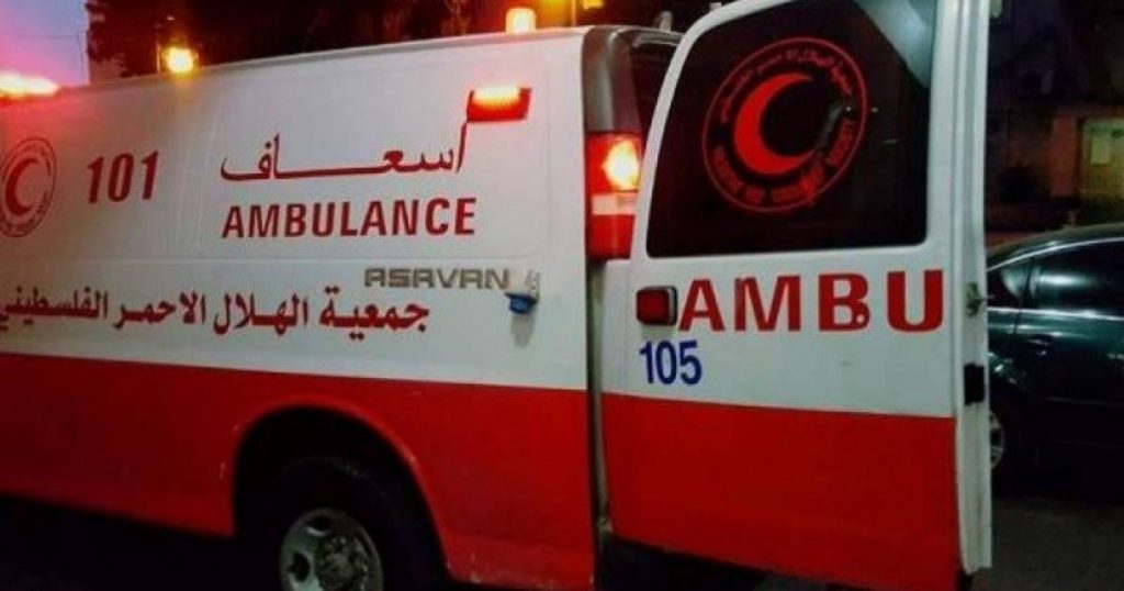 صورة: إصابة طفل إثر استهدافه بقنبلة ألقتها عليه مُسيرة للاحتلال شرق غزة