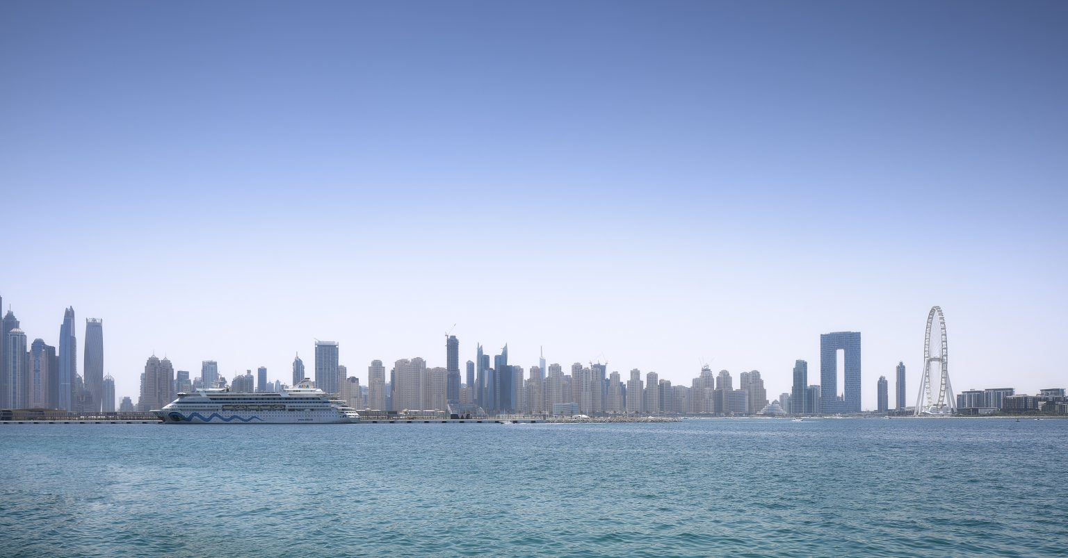 طقس الإمارات غداً.. صحو بوجه عام غائم جزئياً أحياناً رطب ليلاً