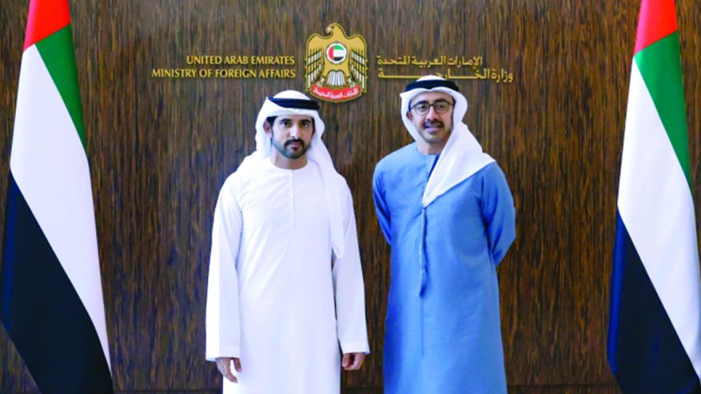 حمدان بن محمد يلتقي عبدالله بن زايد ويبحثان سبل تحقيق تطلعات القيادة لدور الإمارات في تعزيز السلام