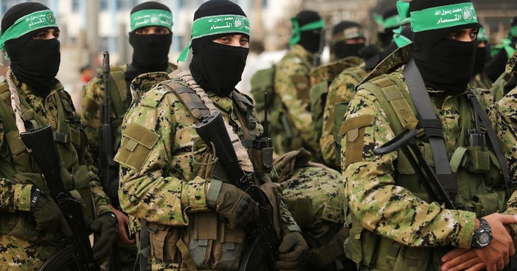 بالفيديو: “القسّام” يستولي على آلية عسكرية مفخخة ومُسيّرة شرق رفح