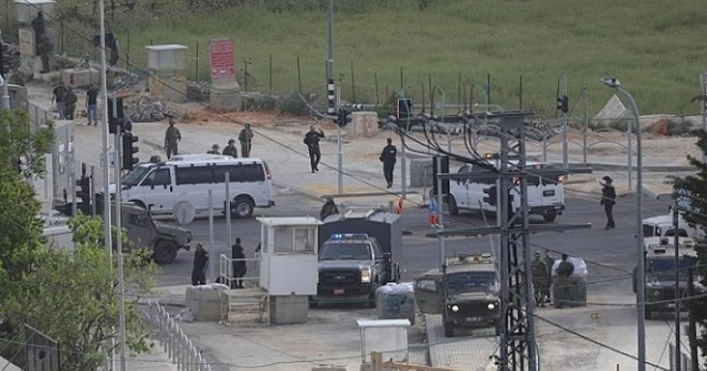 بالفيديو: مقتل 3 من الشرطة الإسرائيلية في عملية إطلاق نار غرب الخليل