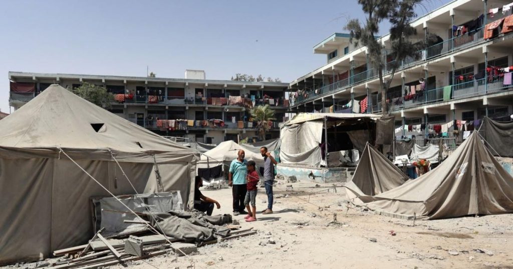 الأورومتوسطي: إسرائيل استهدفت 16 مدرسة إيواء بغزة خلال شهر واحد