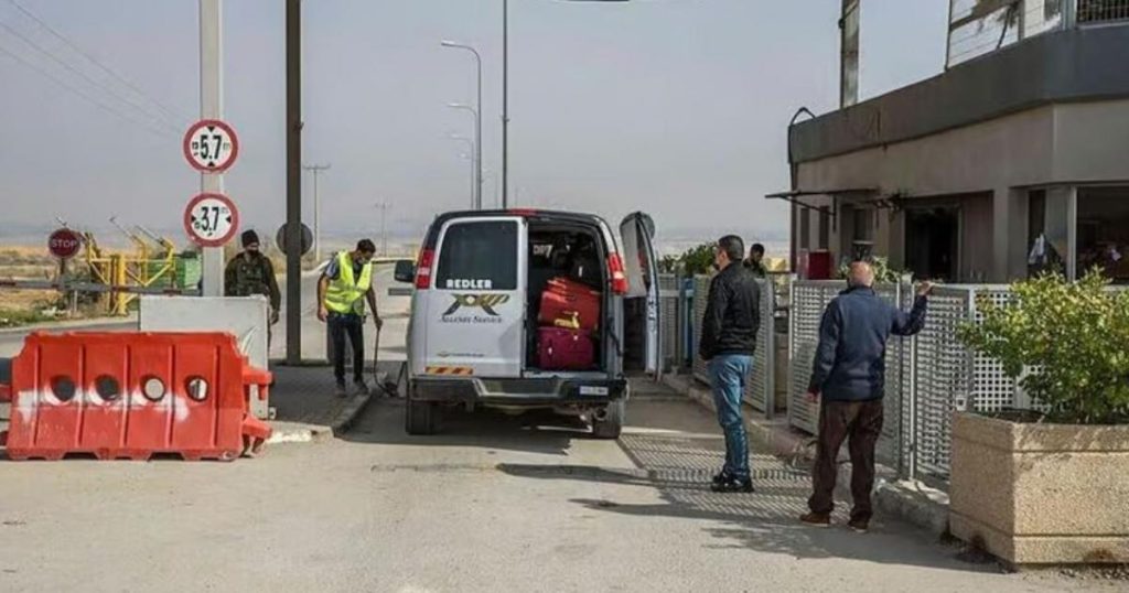 فصائل فلسطينية تعقب على عملية إطلاق النار في معبر الكرامة