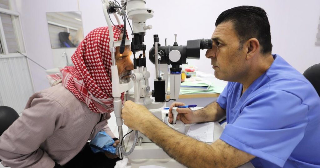 بالصور: قسم العيون بمستشفى الأمل ومساهماته في علاج الشبكية والمياه البيضاء