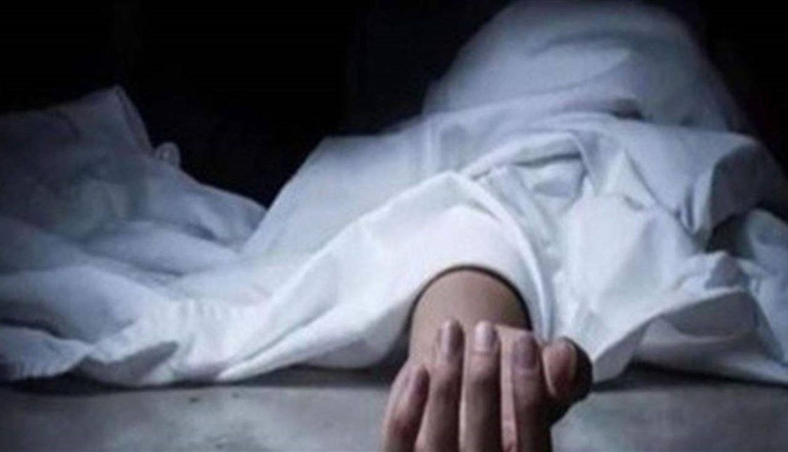 رجل يقتل نفسه طعناً أثناء فصل شرائح البرغر المجمد