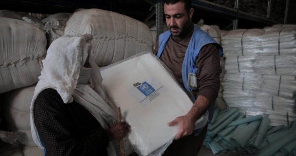 الأونروا في غزة تصدر إعلانا مهما للمواطنين بخصوص توزيع الشوادر