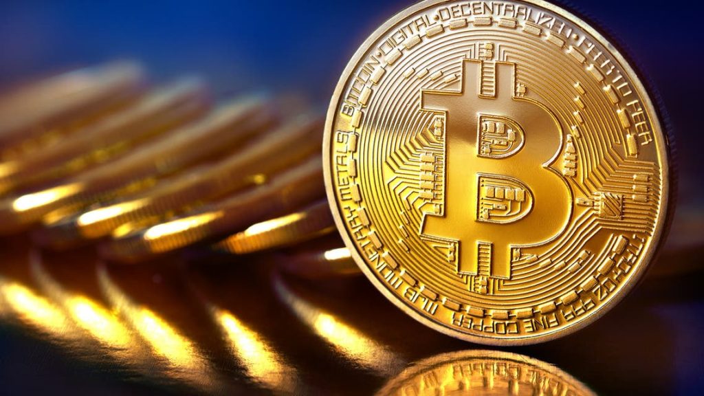 البيتكوين يحلق عاليا.. رقم قياسي بفضل “تأثير ترامب”