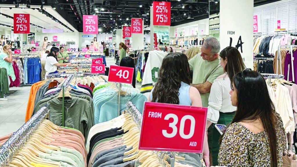 «3 أيام من التخفيضات الكبرى» ترفع زخم الإقبال على مراكز التسوّق في دبي