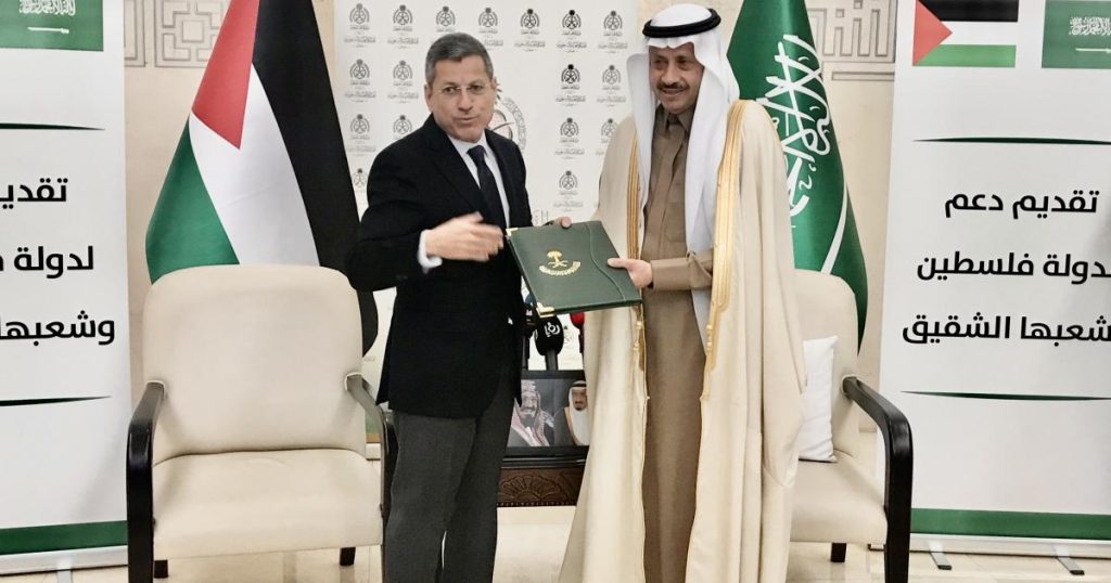 فلسطين تتسلّم الدفعة الثالثة من دعم السعودية