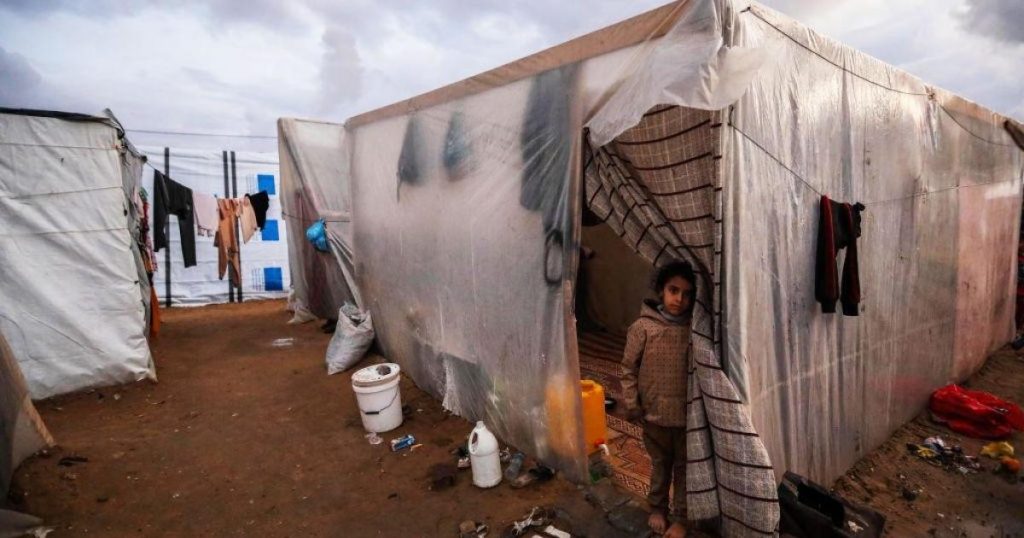 وفاة طفلة جديدة جراء البرد الشديد في غزة