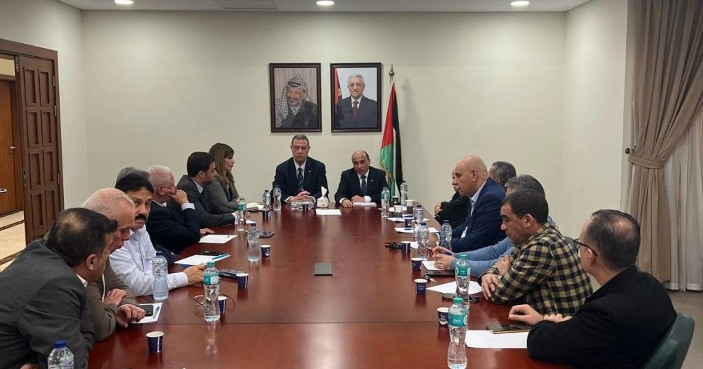تفاصيل لقاء وزير النقل الفلسطيني مع ممثلي القطاع الخاص في غزة بالقاهرة